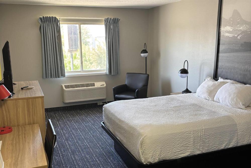 Queen Room - Non-Smoking interior